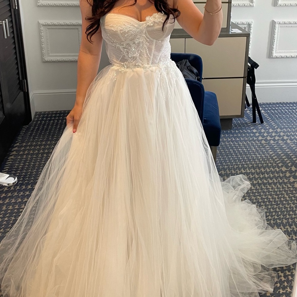 Elegant White Strapless Gown
